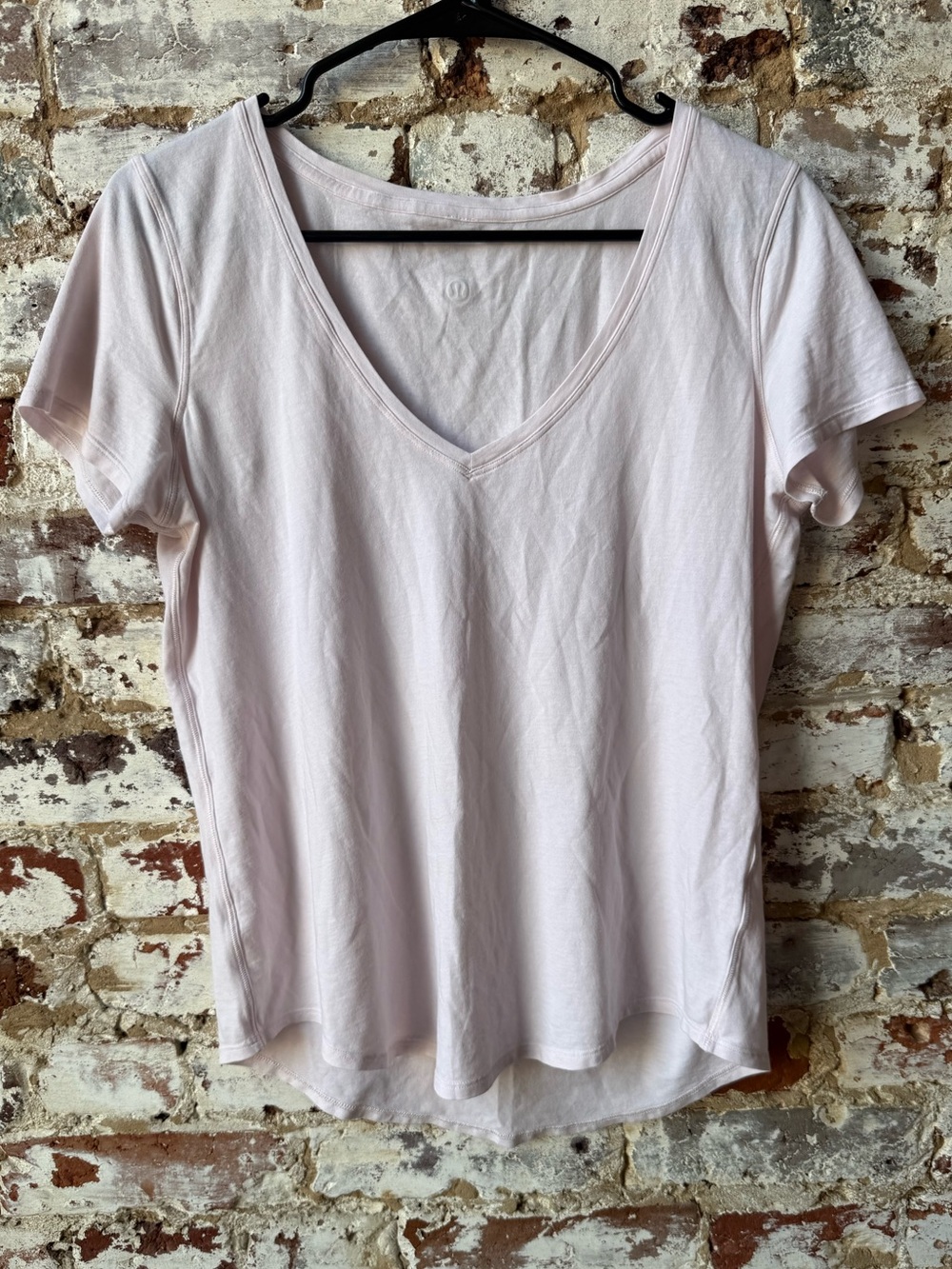 lululemon athletica Light Pink V-Neck Short Sleeve Tee
